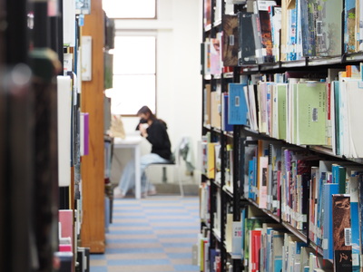 圖書館書區與閱讀座位